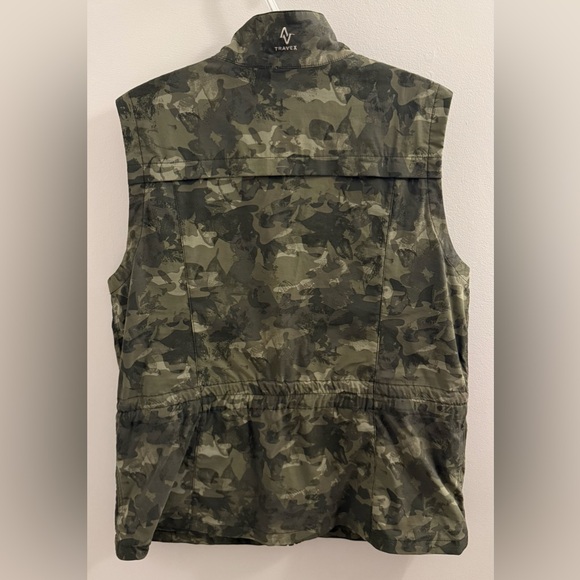 Eddie Bauer | Women’s Travex Atlas II Camouflage Sleeveless Windbreaker Jacket - Picture 9 of 16